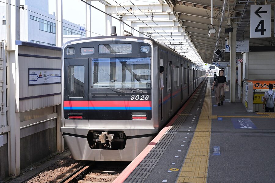 Keisei 3000 series 3026 at Aoto Station in 2025