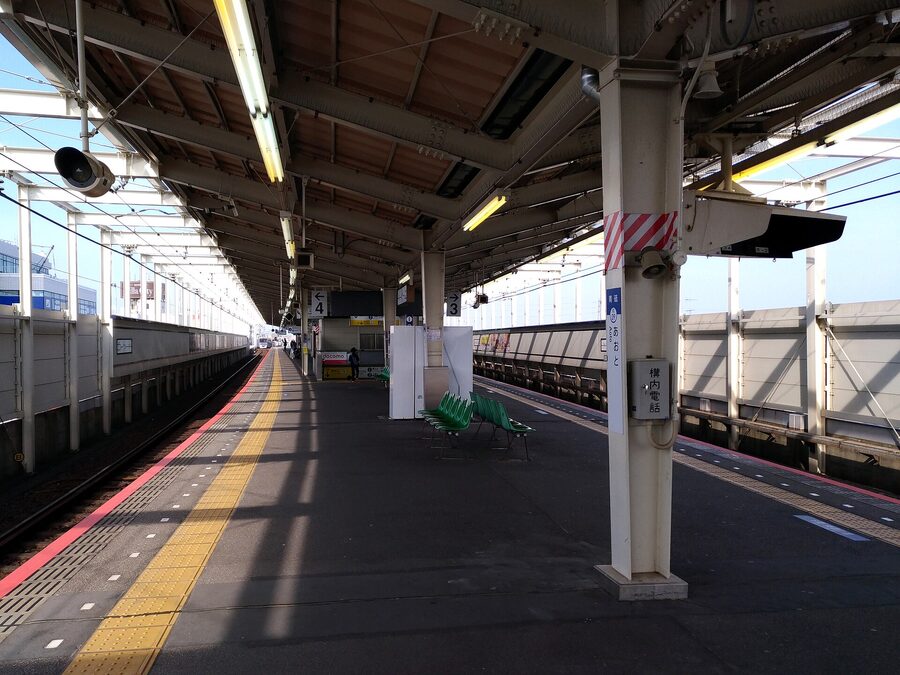 Aoto Station platform display