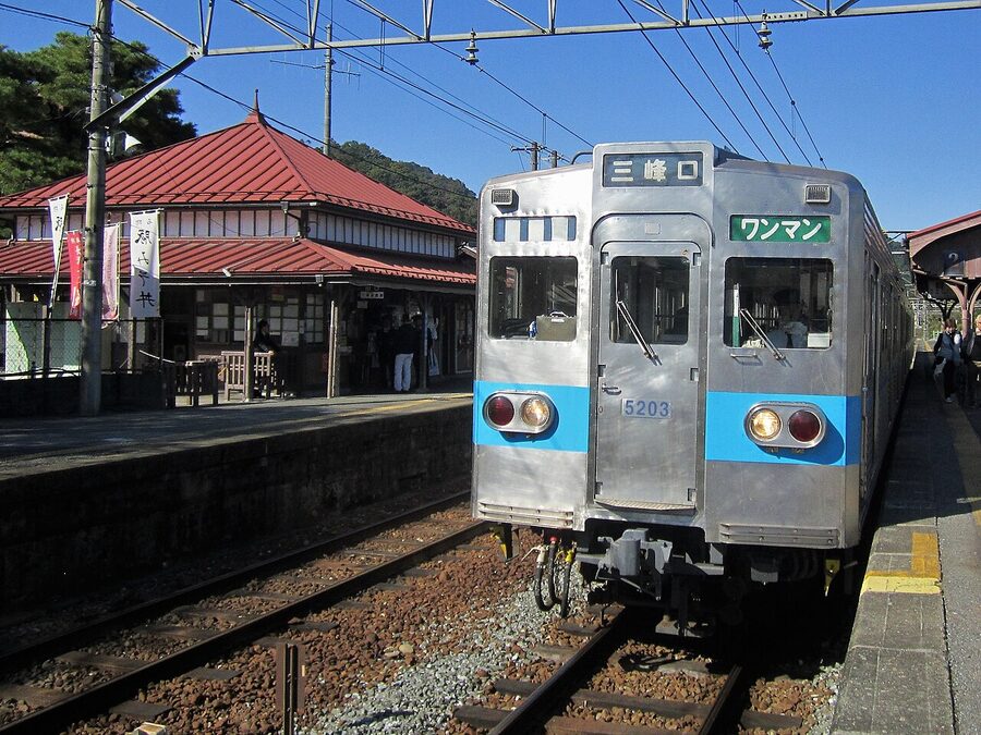 Chichibu Railway 5203 at Nagatoro Station
