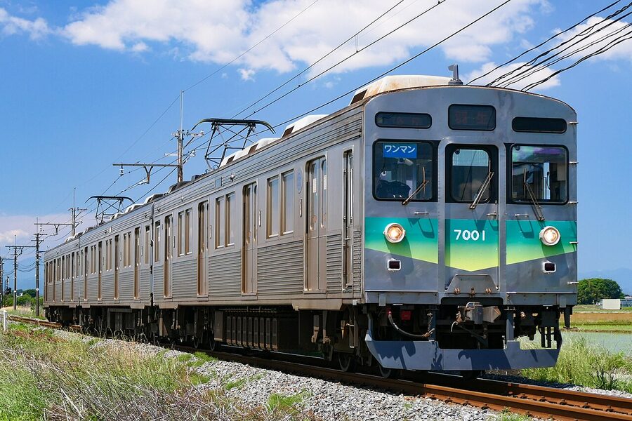 Chichibu Railway 7000 series EMU at speed