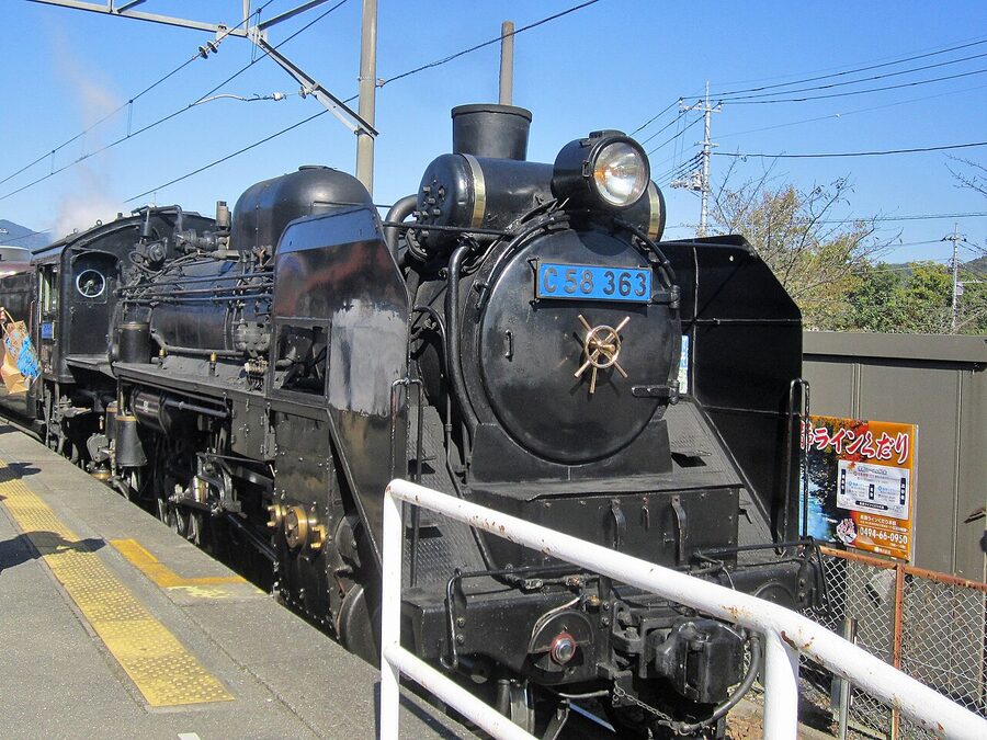 C58 363 at Nagatoro Station