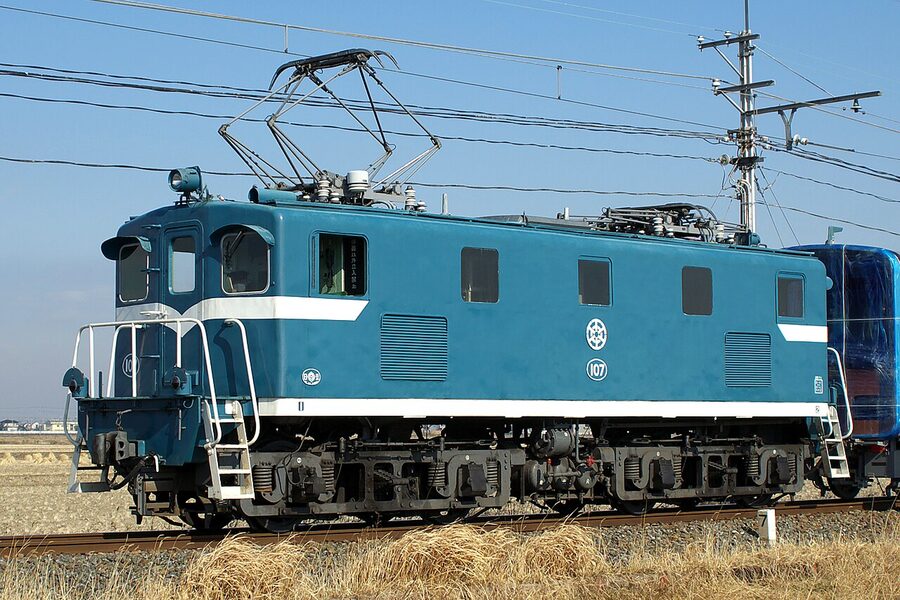 Chichibu Railway DeKi 107 hauling a brand-new Tobu 50000 series EMU on the Chichibu Main Line