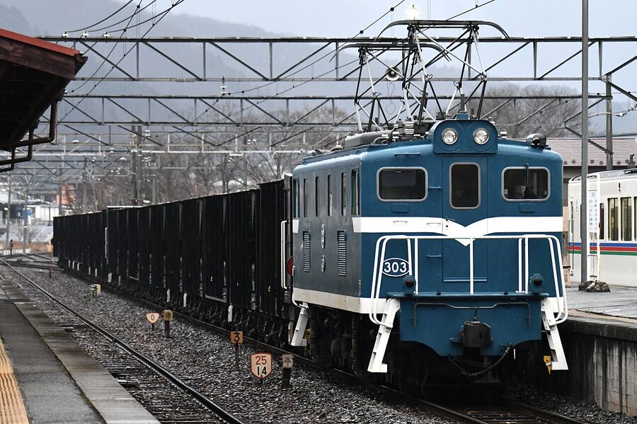 Chichibu Railway DeKi 303 electric locomotive