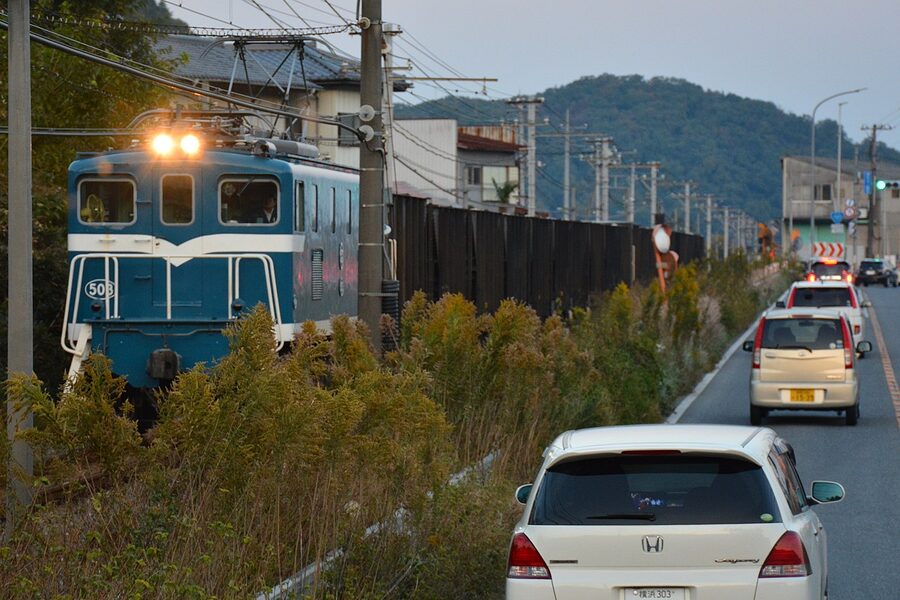 Chichibu Railway DeKi 500 electric locomotive on a limestone freight train
