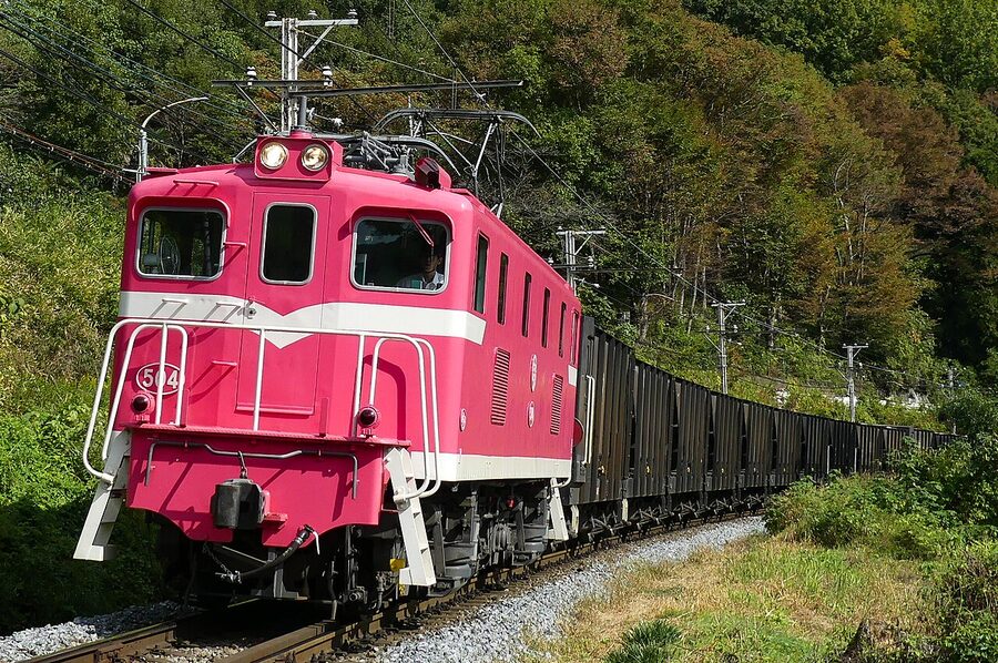 Chichibu Railway DeKi 504 in pink Geopark Chichibu livery
