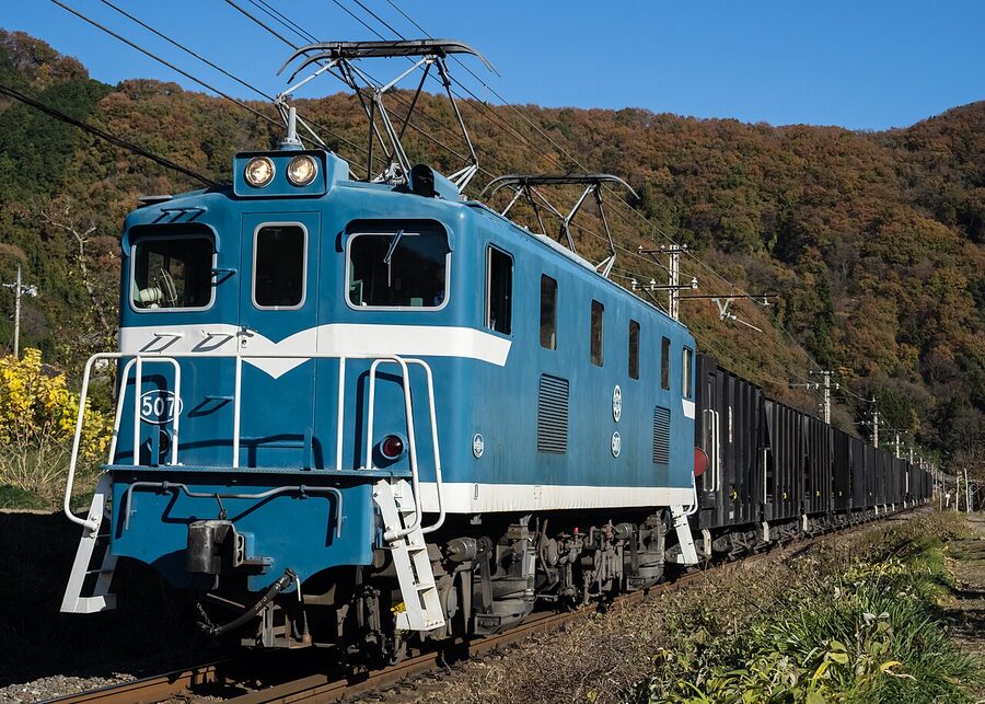 Taiheiyo Cement DeKi 507 on a limestone freight train