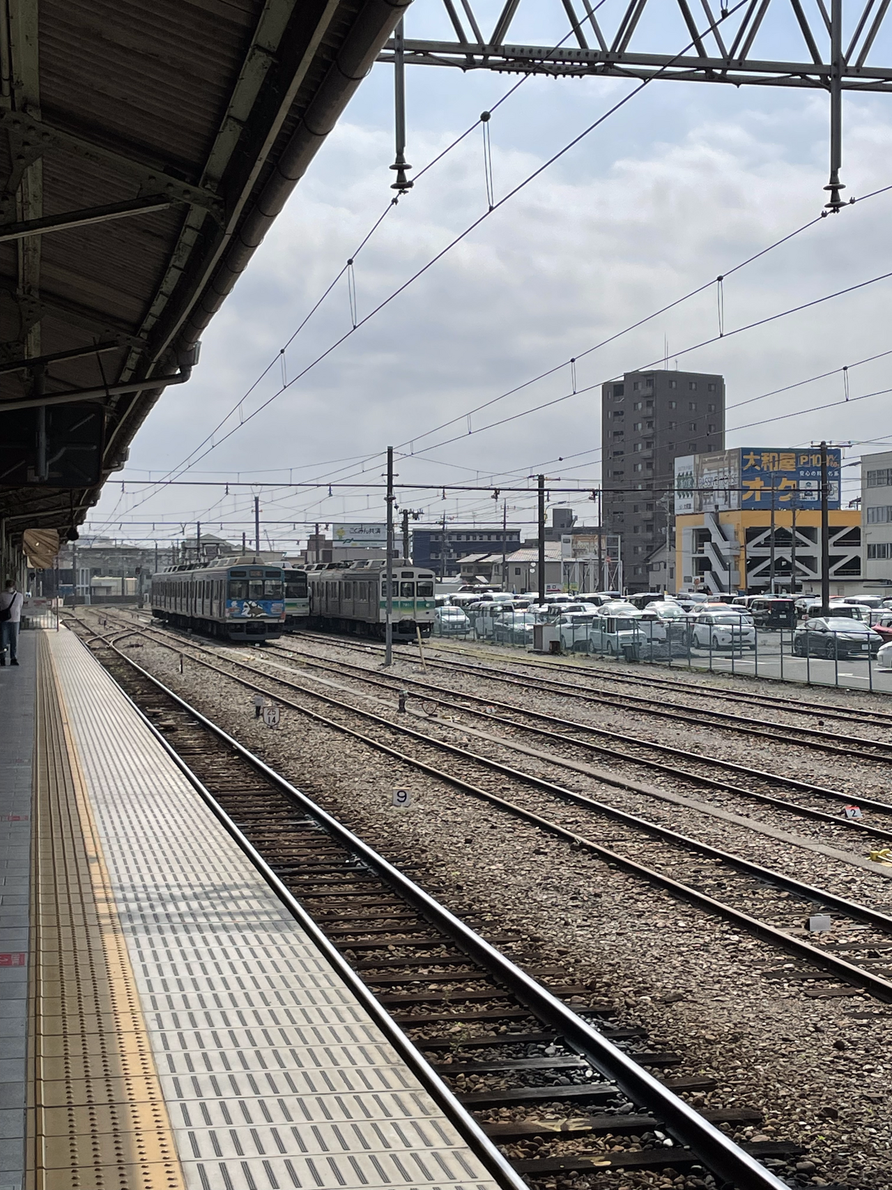 Chichibu Railway 5000, 7000, and 7800 series EMUs lined up at Kumagaya Station