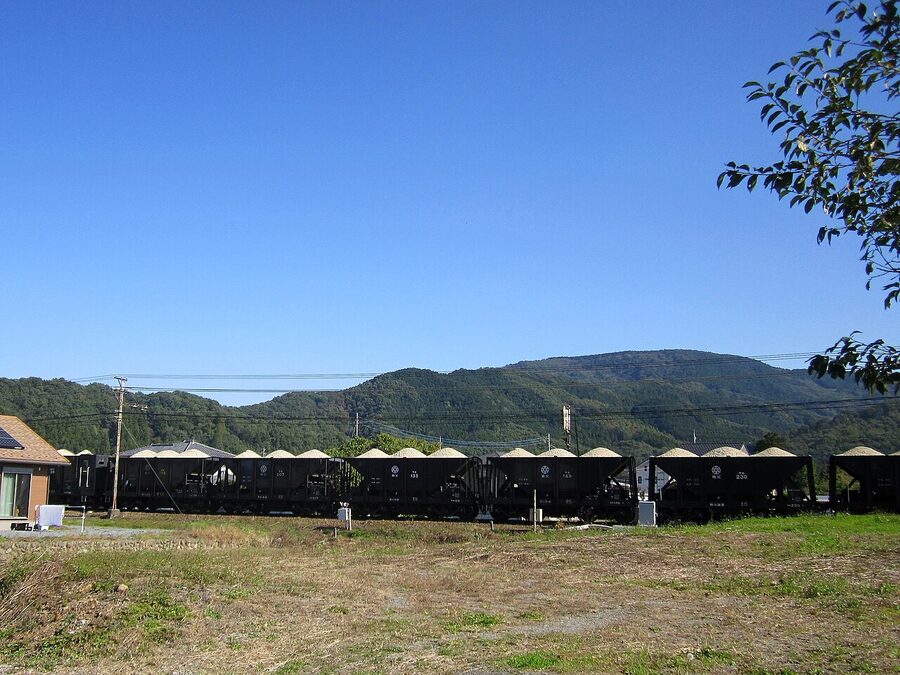 Chichibu Railway limestone freight train near Nogami Station