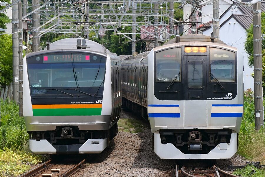 JR East E217 series and E233 series passing each other near Kamakura on the Yokosuka Line