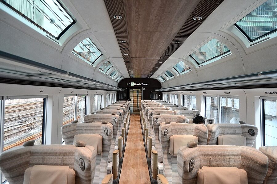 Green car interior on JR East E261 Saphir Odoriko