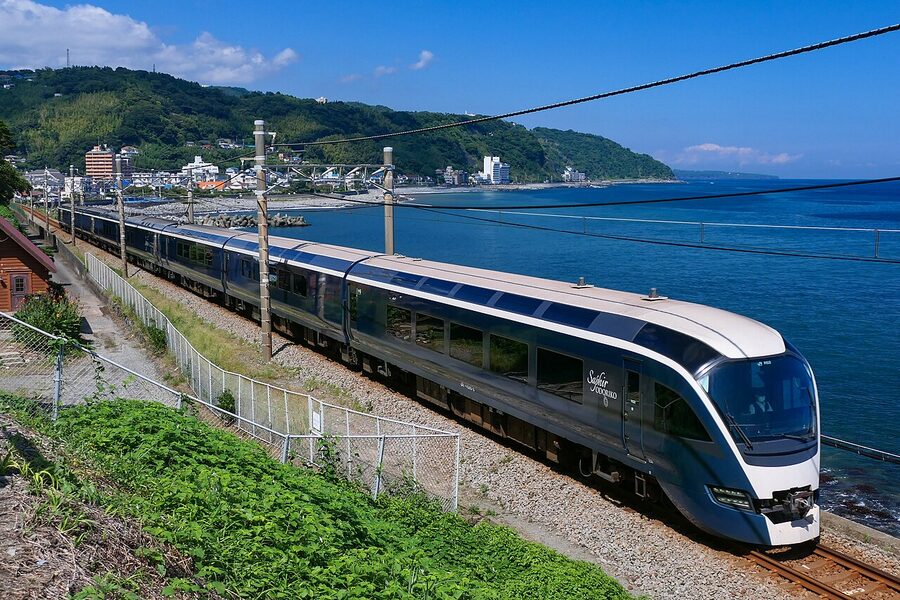 JR East E261 series Saphir Odoriko limited express on Izukyu Line