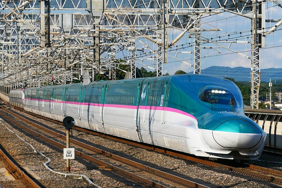 JR East E5 series Hayabusa on Tohoku Shinkansen at Nasushiobara