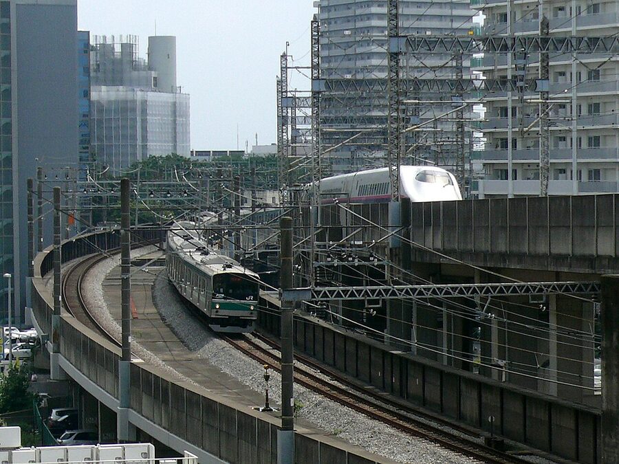 Saikyo Line and Tohoku Shinkansen running parallel between Omiya and Kita-Yono