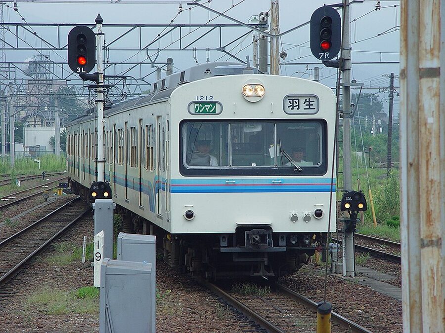 Chichibu 1000 series 1012 at Yorii Station