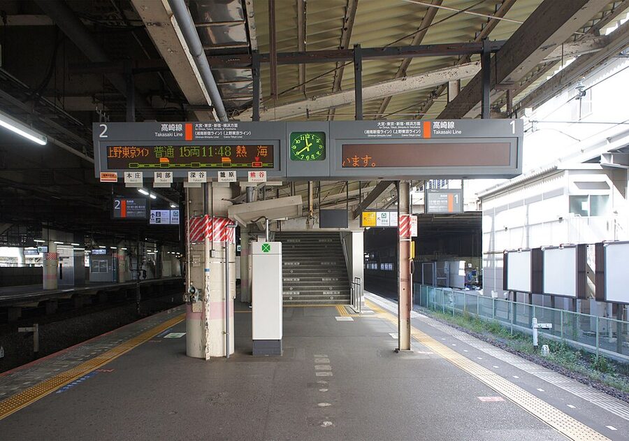 JR East and Chichibu Railway shared platform at Kumagaya Station