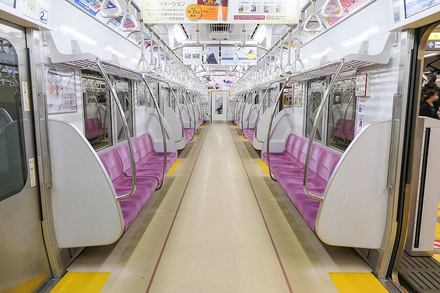 Keio Inokashira Line 1000 series interior view, set 1031