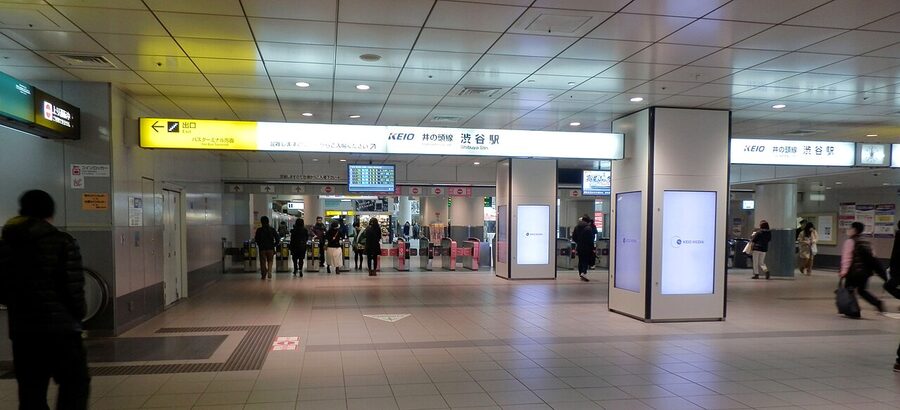 Inokashira Line terminus platform at Shibuya Station