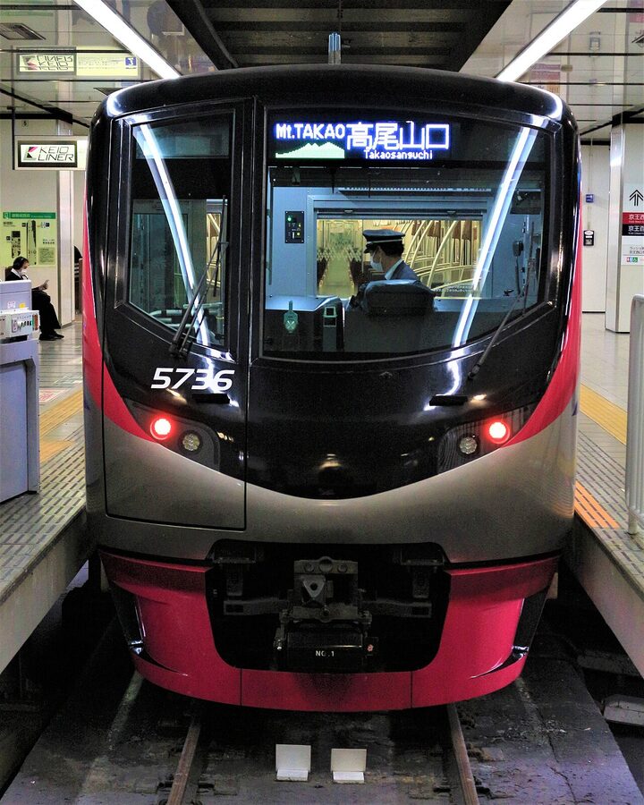Keio 5000 series Keio Liner Mt. Takao destination at Shinjuku Station, October 2021