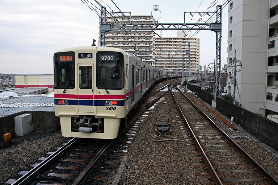 Keio 9000 series train on the Keio Takao Line near Takao Station