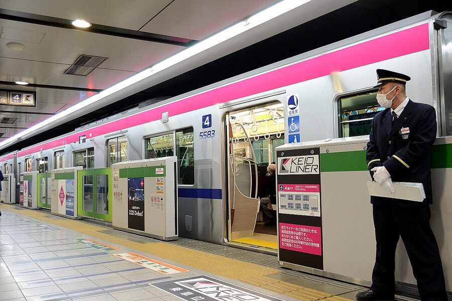 Keio 5000 series Keio Liner number 31 entering Sasazuka Station bound for Hashimoto