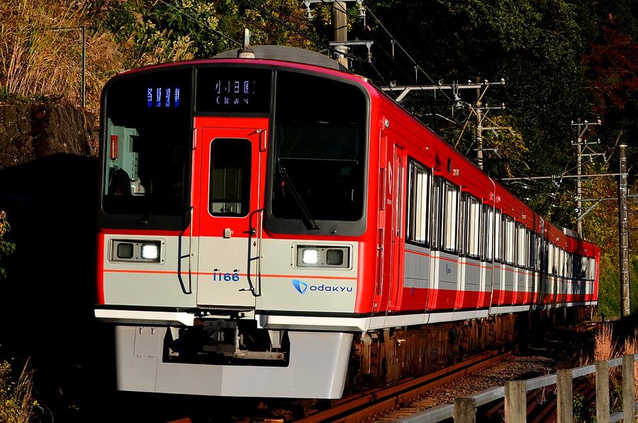 Odakyu 1000 series in Allegra livery near Hakone-Yumoto