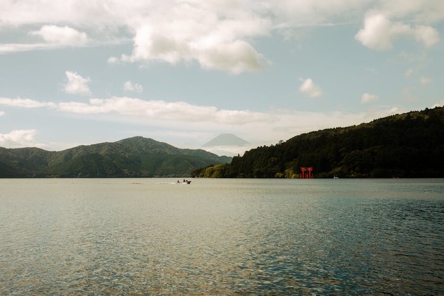 Lake Ashi with Mount Fuji and the red torii at Hakone
