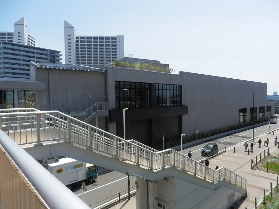Romancecar Museum exterior at Ebina Station