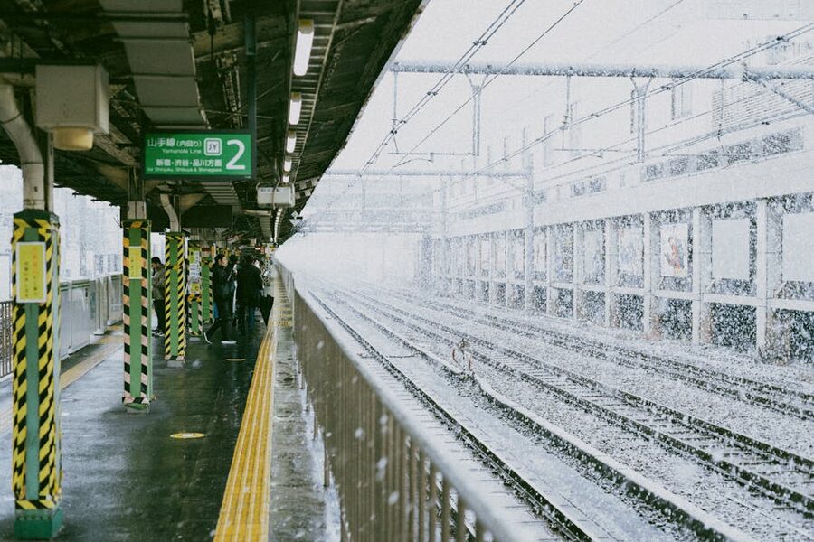 Snow at Shinjuku Station Odakyu platform