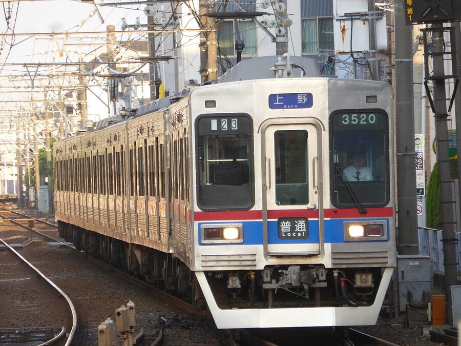 Keisei 3500 series running local service