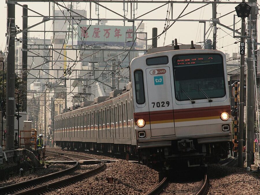 Teito Rapid Transit Authority 7000 series in original Eidan livery