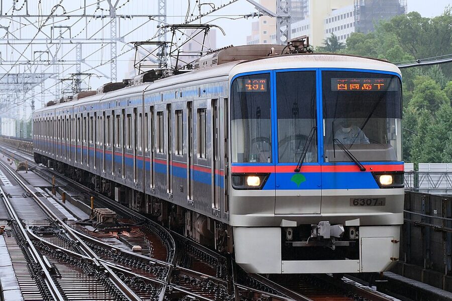 Toei Mita Line 6300 series at Nishi-Takashimadaira