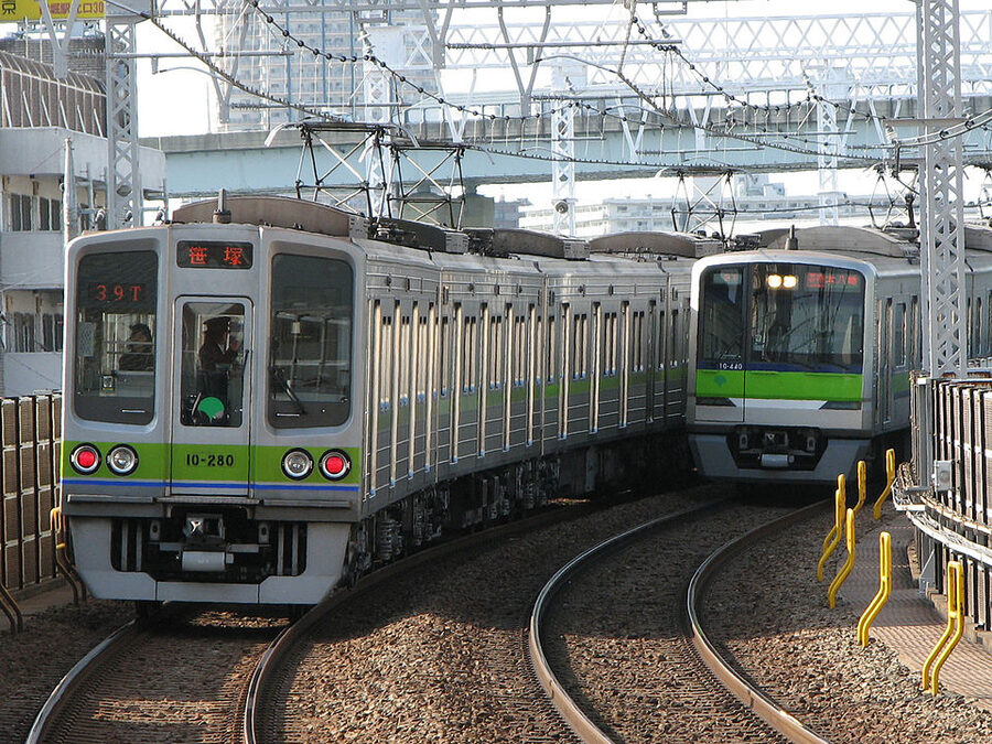 Toei Shinjuku Line 10-300 series at Funabori