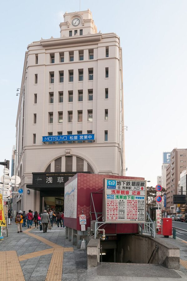 Tokyo Metro Asakusa Station fare gates with line code G19 prominently displayed