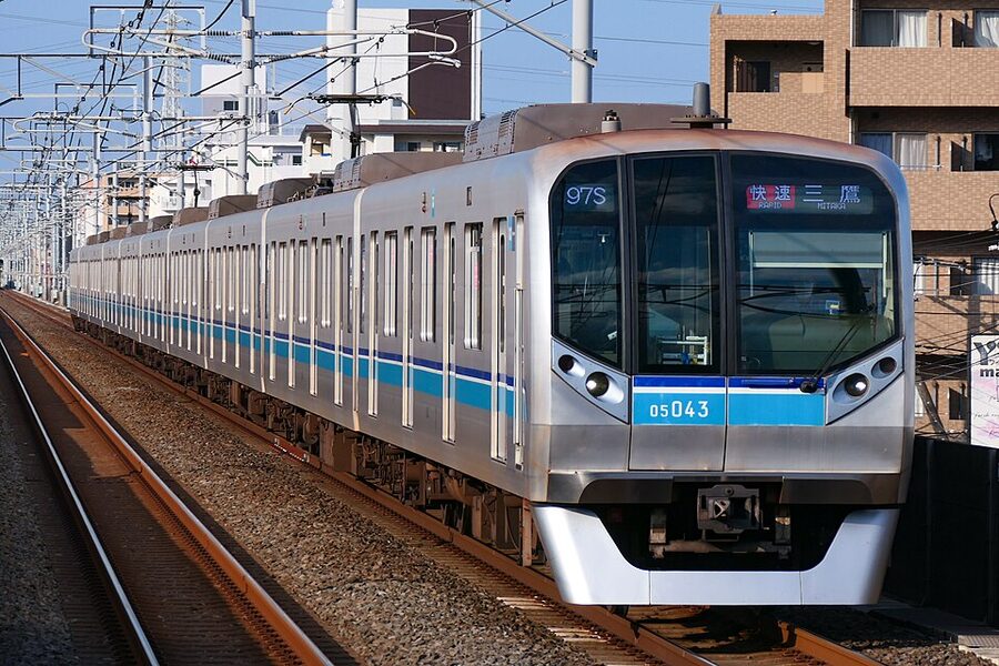 Tozai Line 05 series train at Toyocho