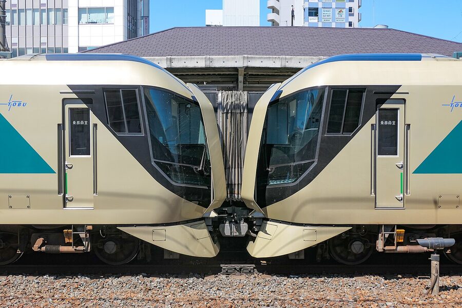 Tobu 500 series Revaty multiple-unit set joining