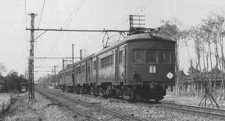 Tobu Isesaki Line four-car EMU near Shinden Station 1940