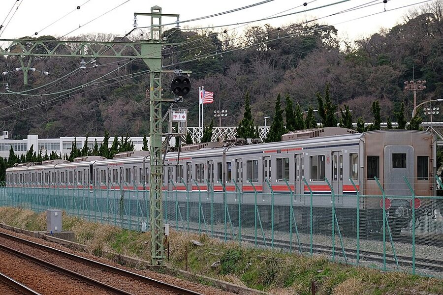 Tokyu 3000 series train on the Meguro Line