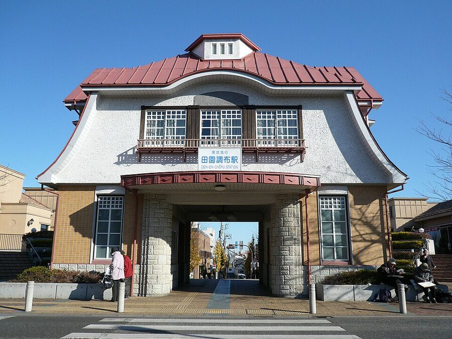 Den-en-chofu Station on the Tokyu Toyoko and Meguro Lines