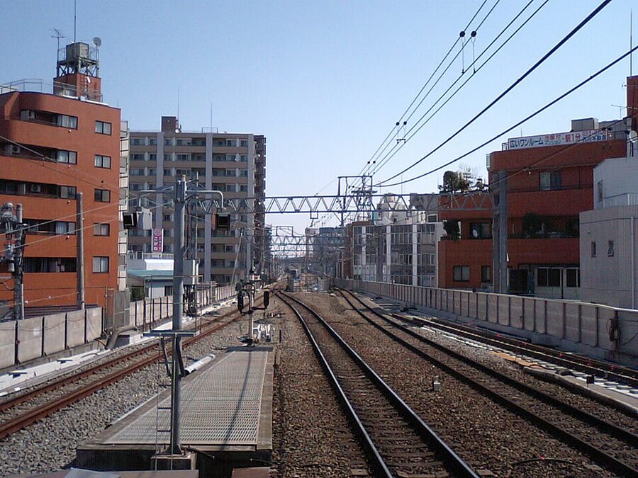 Tokyu Den-en-toshi Line viaduct through the Tama New Town corridor
