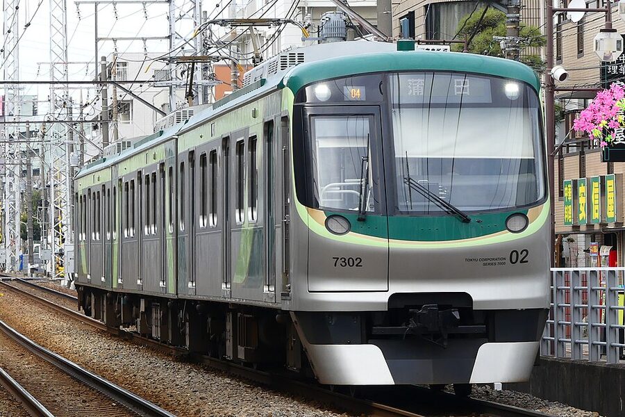 Tokyu 7000 series train on the Ikegami Line, the current Ikegami fleet