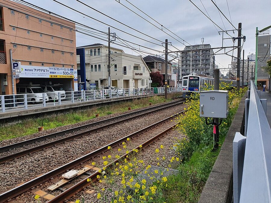 Tokyu Meguro Line passing through Okusawa, a quiet residential stretch in west Tokyo