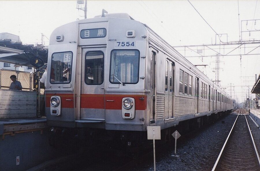 Tokyu 7200 series train running on the Mekama Line in 1989, four years before the line was renamed