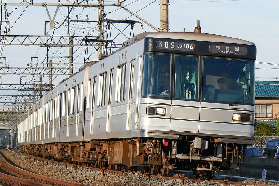 A Tokyo Metro 03 series train