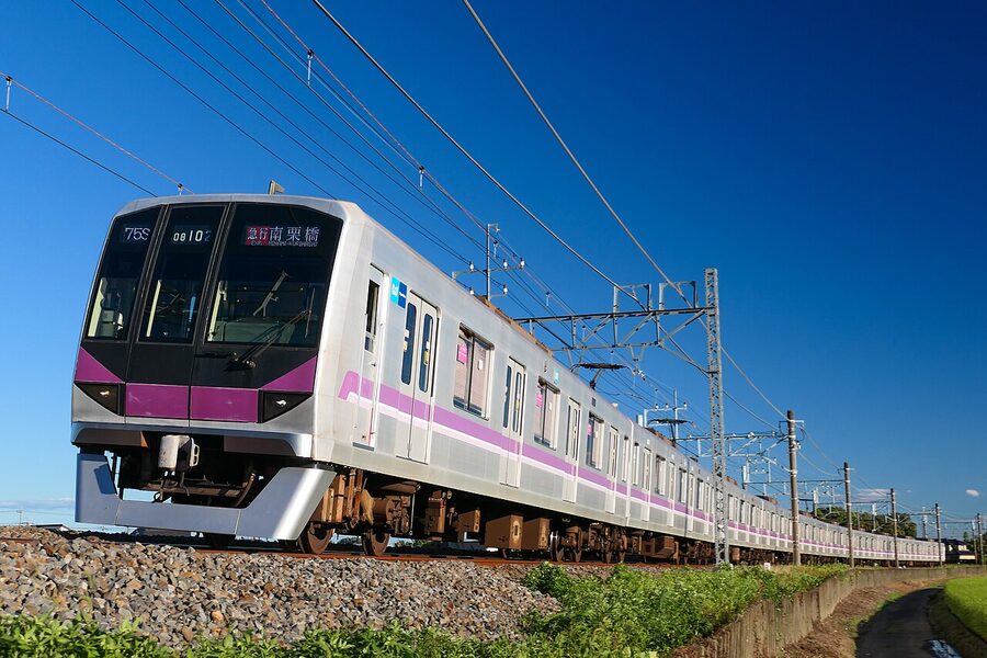 A Tokyo Metro 08 series train