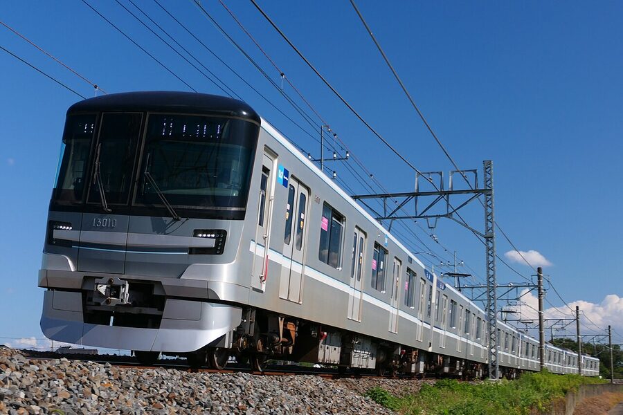 A Tokyo Metro 13000 series train on the Hibiya Line