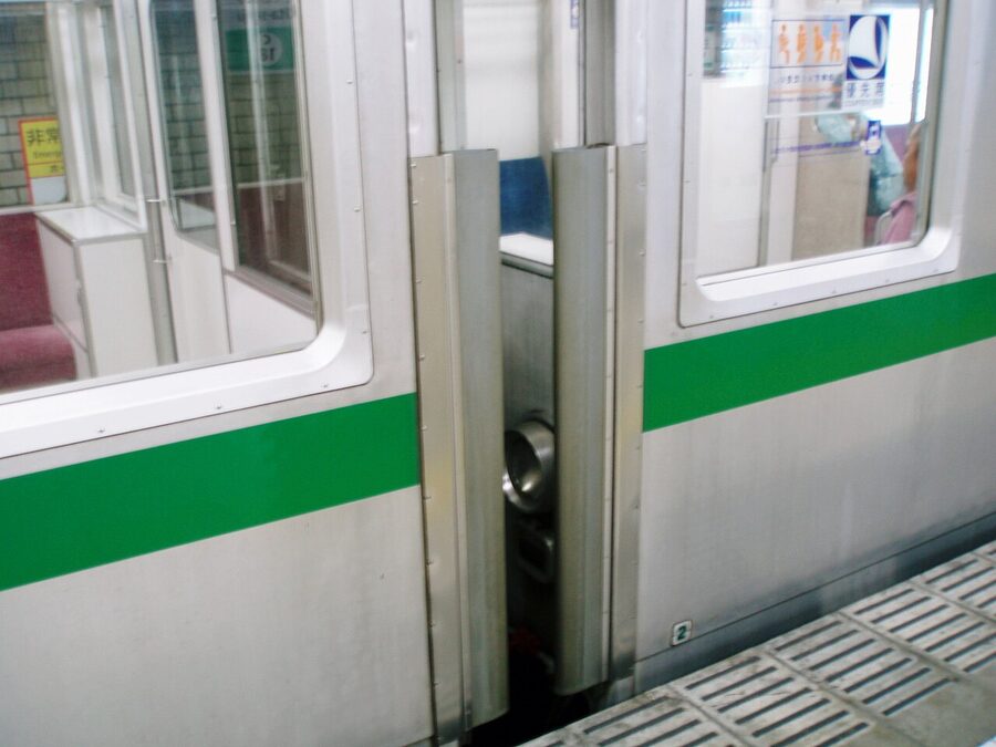 The intermediate driving cab of a Tokyo Metro 6000 series train