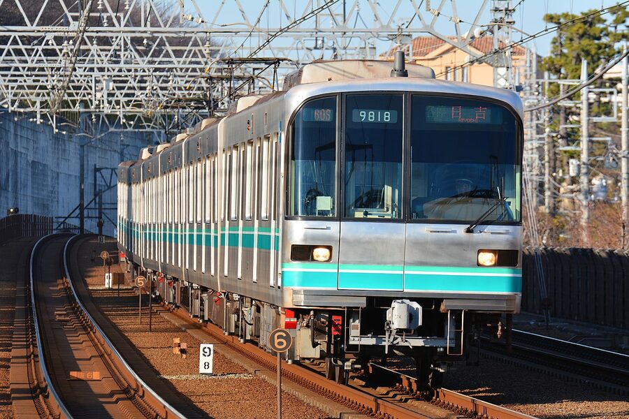 A Tokyo Metro 9000 series train, set 9118