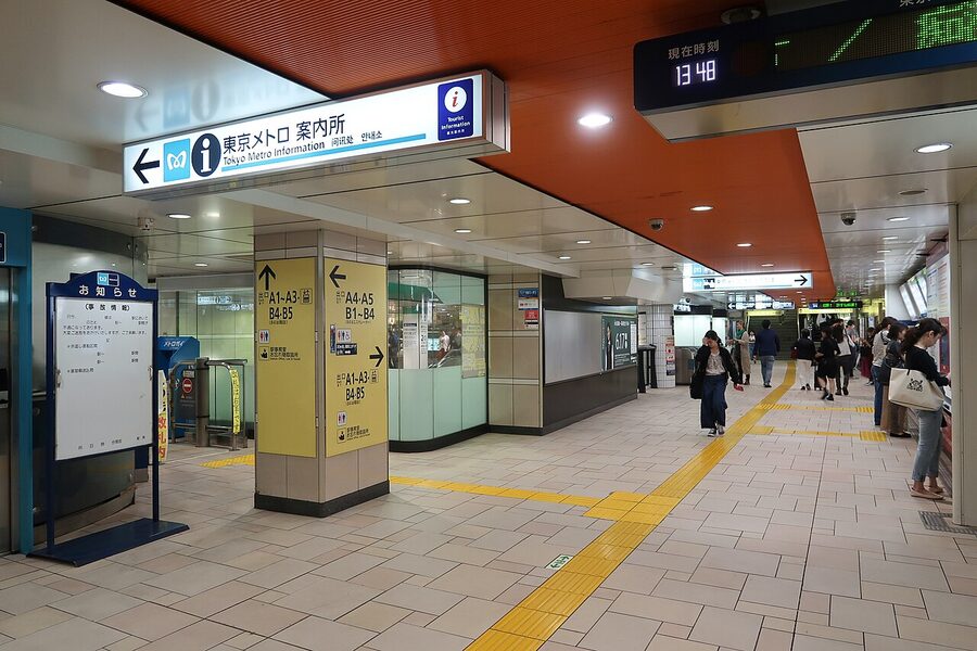 The Chiyoda Line concourse at Omotesando Station