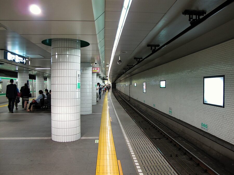 The Chiyoda Line platform at Omotesando