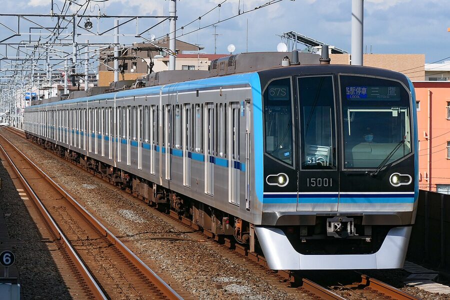 A Tokyo Metro 15000 series train on the Tozai Line